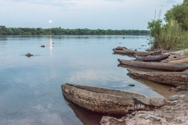 landscape | mokoro on Zambezi river | moonrise | Sitoti, Northwest, ZM - Oct 2012 © paulgodard.com landscape | mokoro on Zambezi river | moonrise