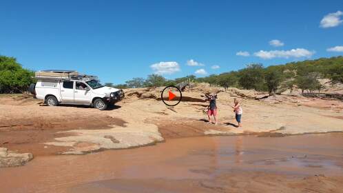 4x4 getting stucked in river