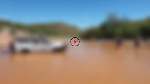 4x4 getting stucked in river