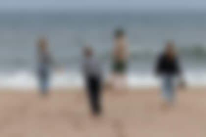 Jojo, Julien, Manon & Marie on sand beach