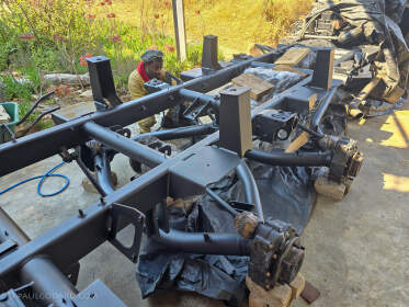 Sedney painting Duro chassi & wheel hubs