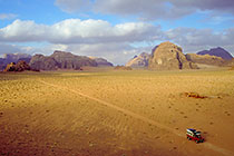 landy (F) in wadi Qabr Amra