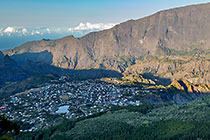 Cilaos town & mountains