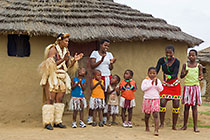 Zulu village : children dancing & applauding