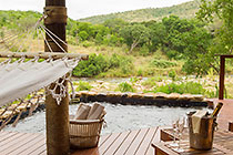 honneymoon suite : deck with hammock & jacuzzi + champagne bottle & glasses